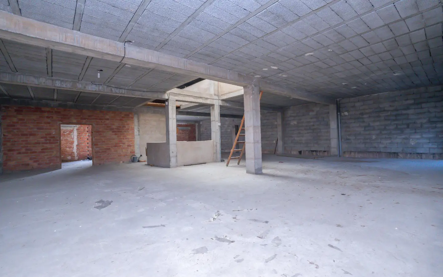 Building In Pego, Spain (793 M²)