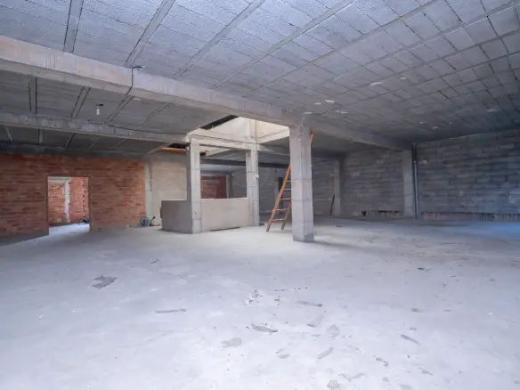 Building In Pego, Spain (793 M²)