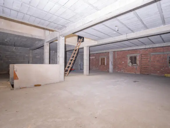 Building In Pego, Spain (793 M²)