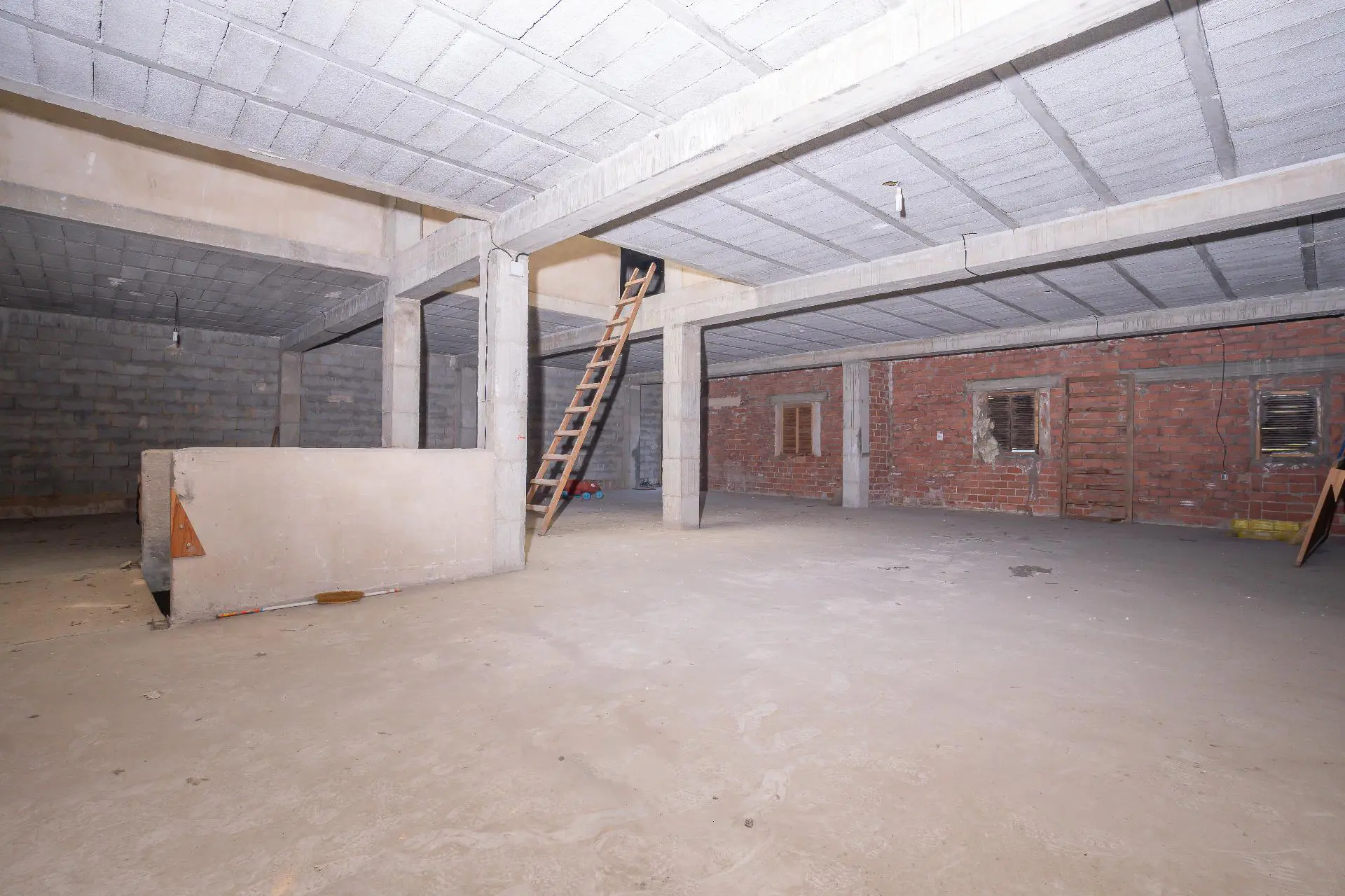 Building 793 M² In Pego, Spain