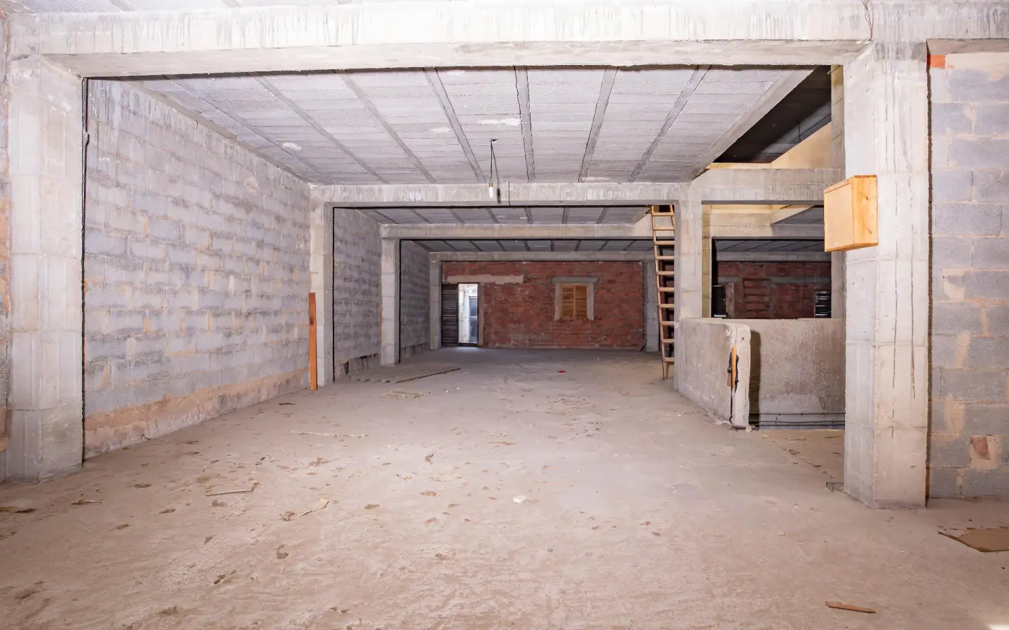 Building In Pego, Spain (793 M²)