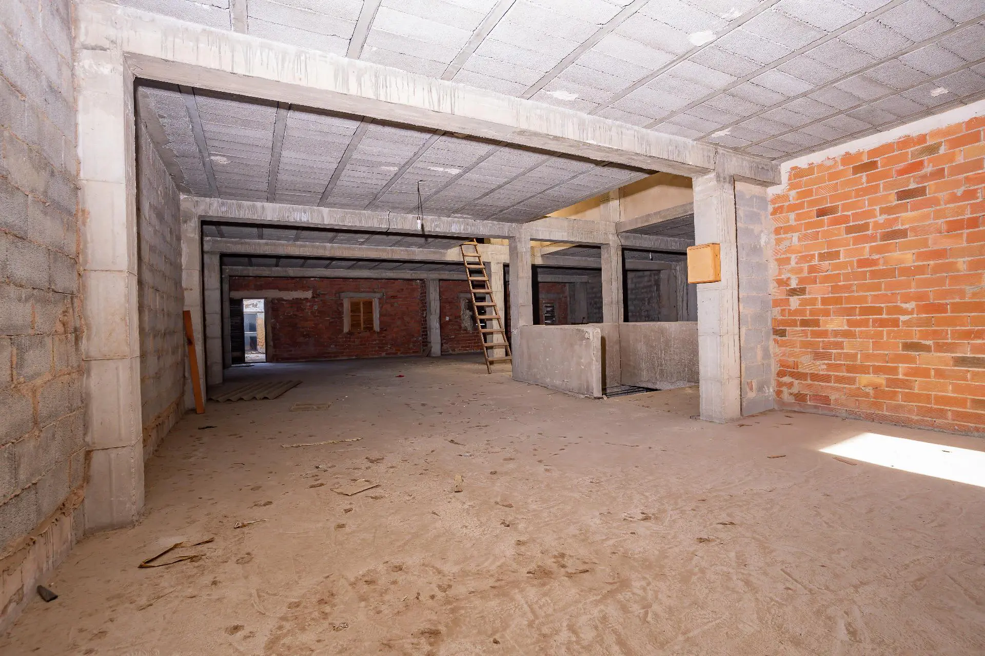 Building 793 M² In Pego, Spain