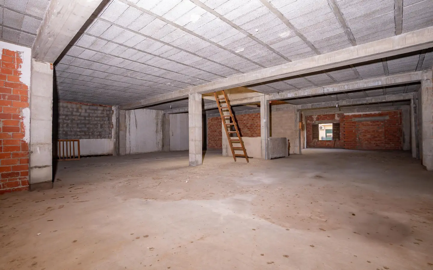 Building In Pego, Spain (793 M²)