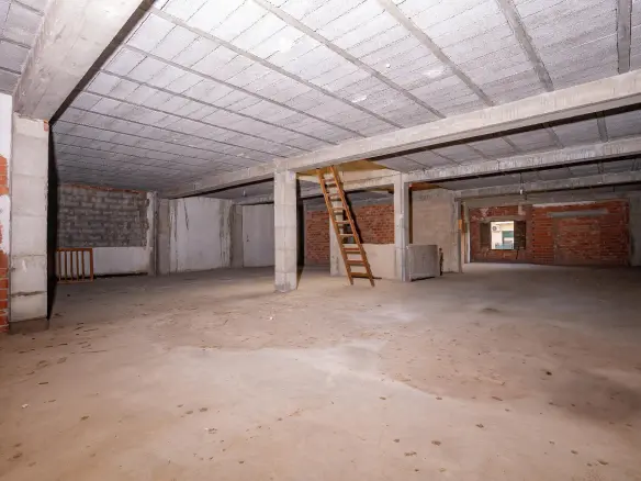 Building In Pego, Spain (793 M²)