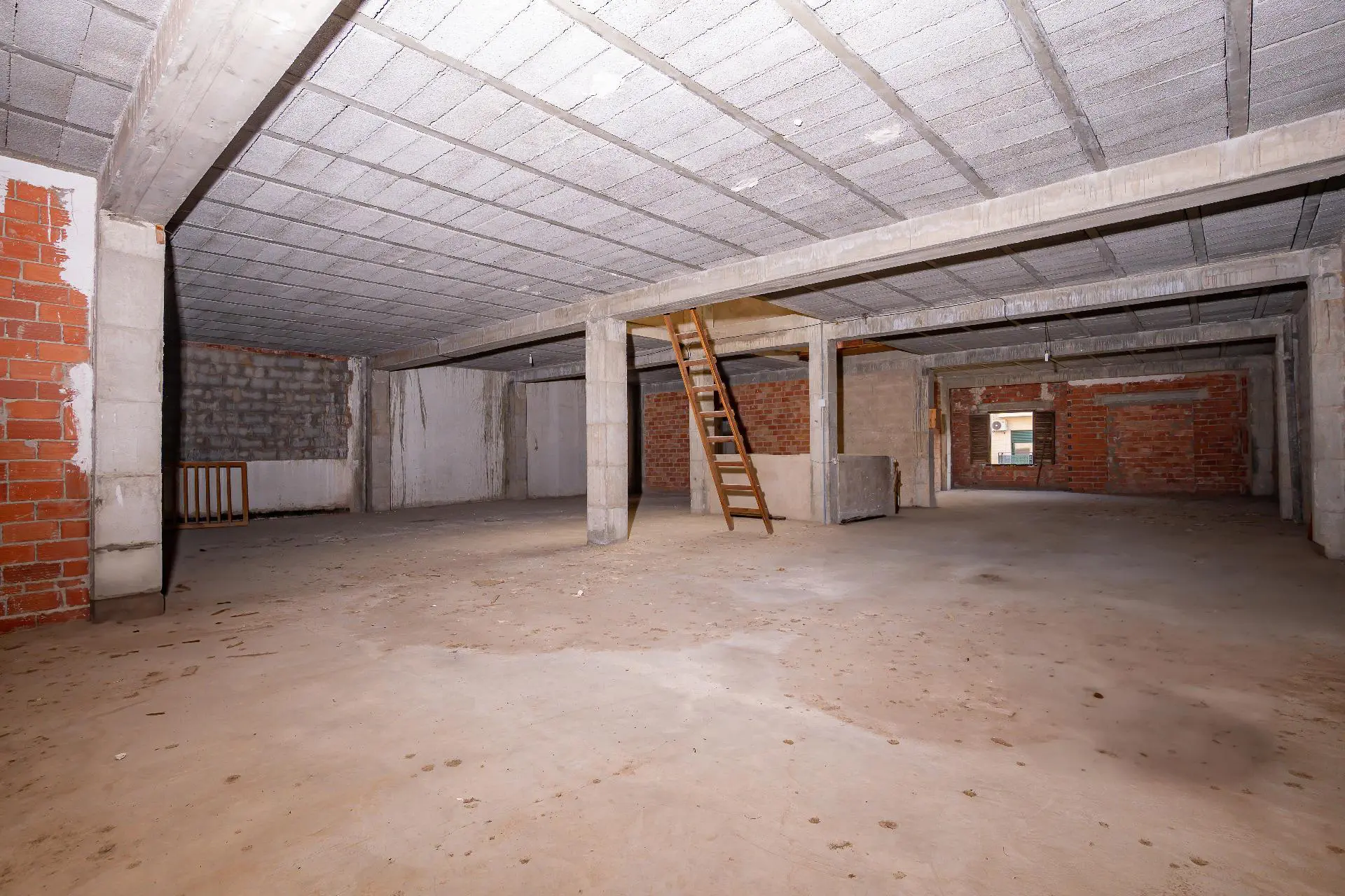 Building 793 M² In Pego, Spain