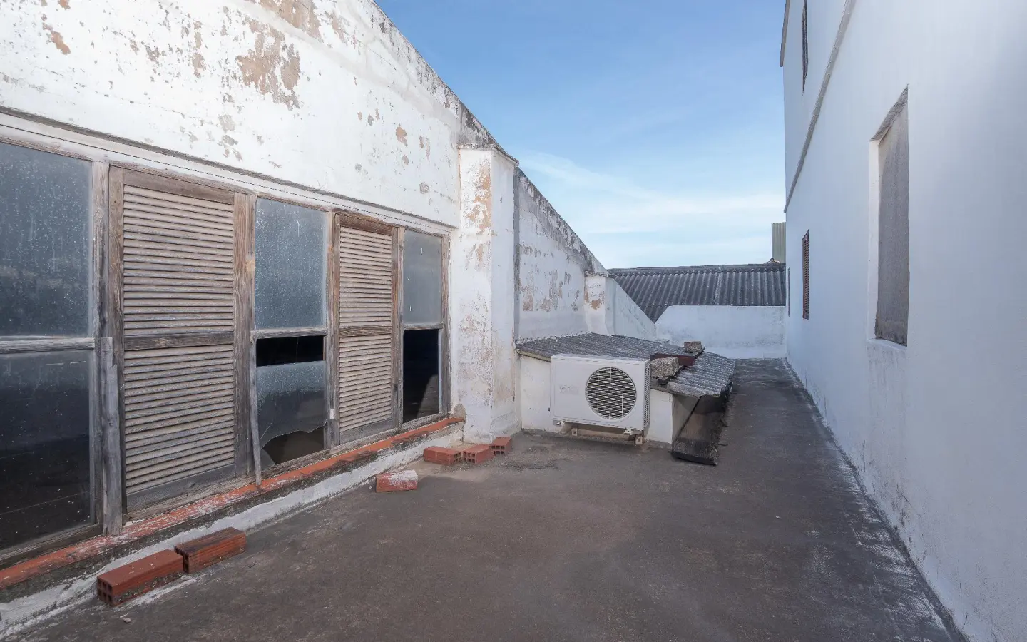 Building In Pego, Spain (793 M²)
