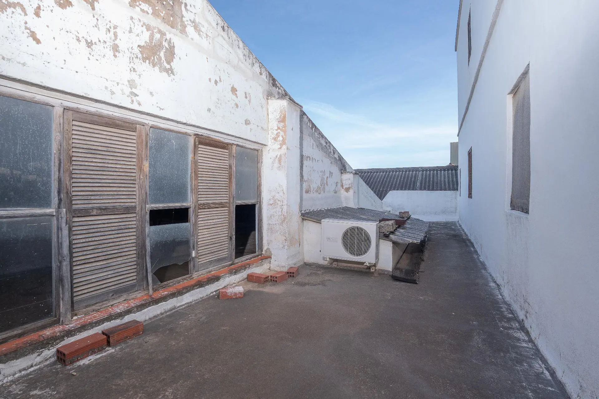 Building 793 M² In Pego, Spain