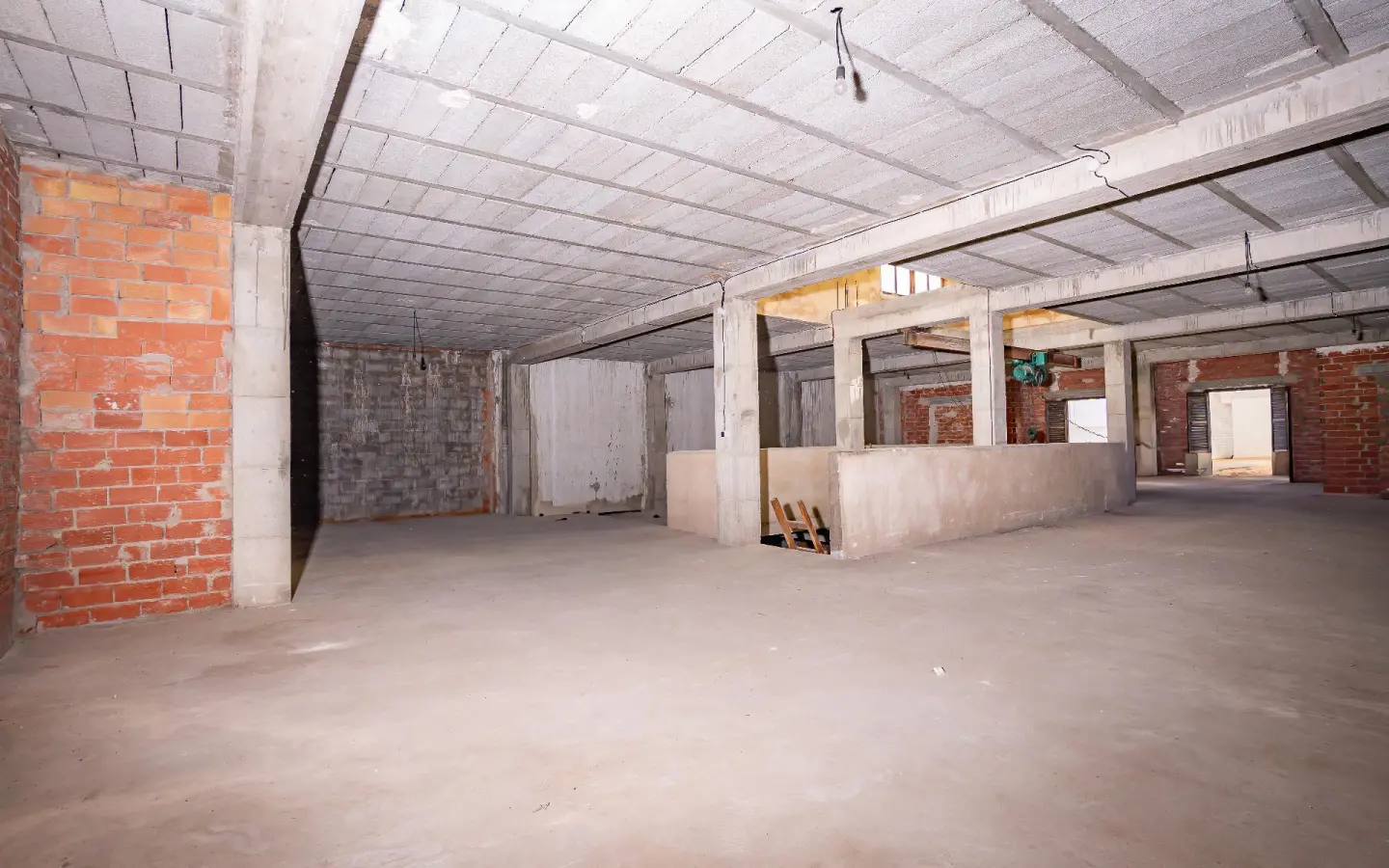 Building In Pego, Spain (793 M²)