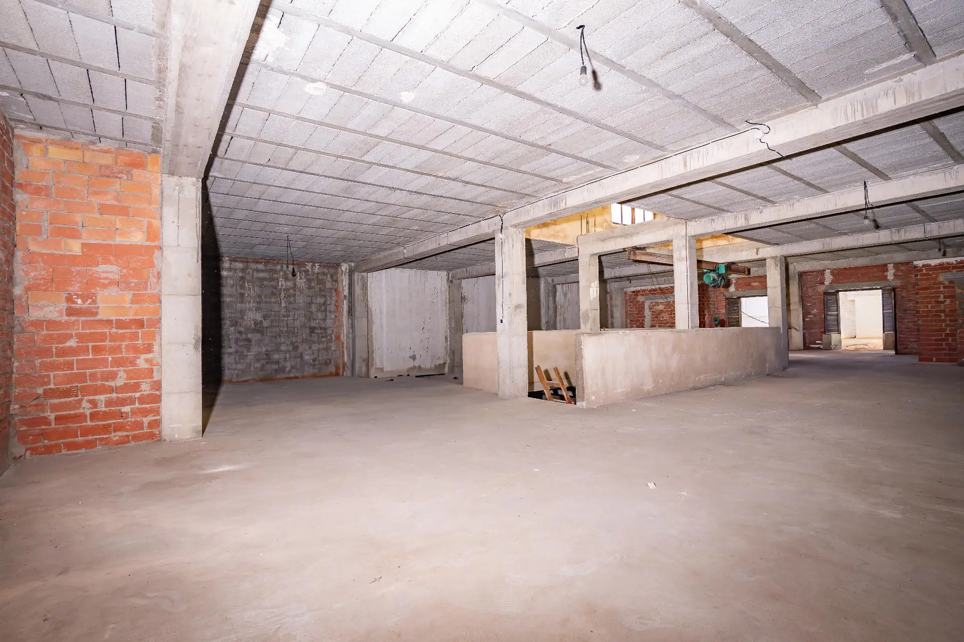 Building 793 M² In Pego, Spain