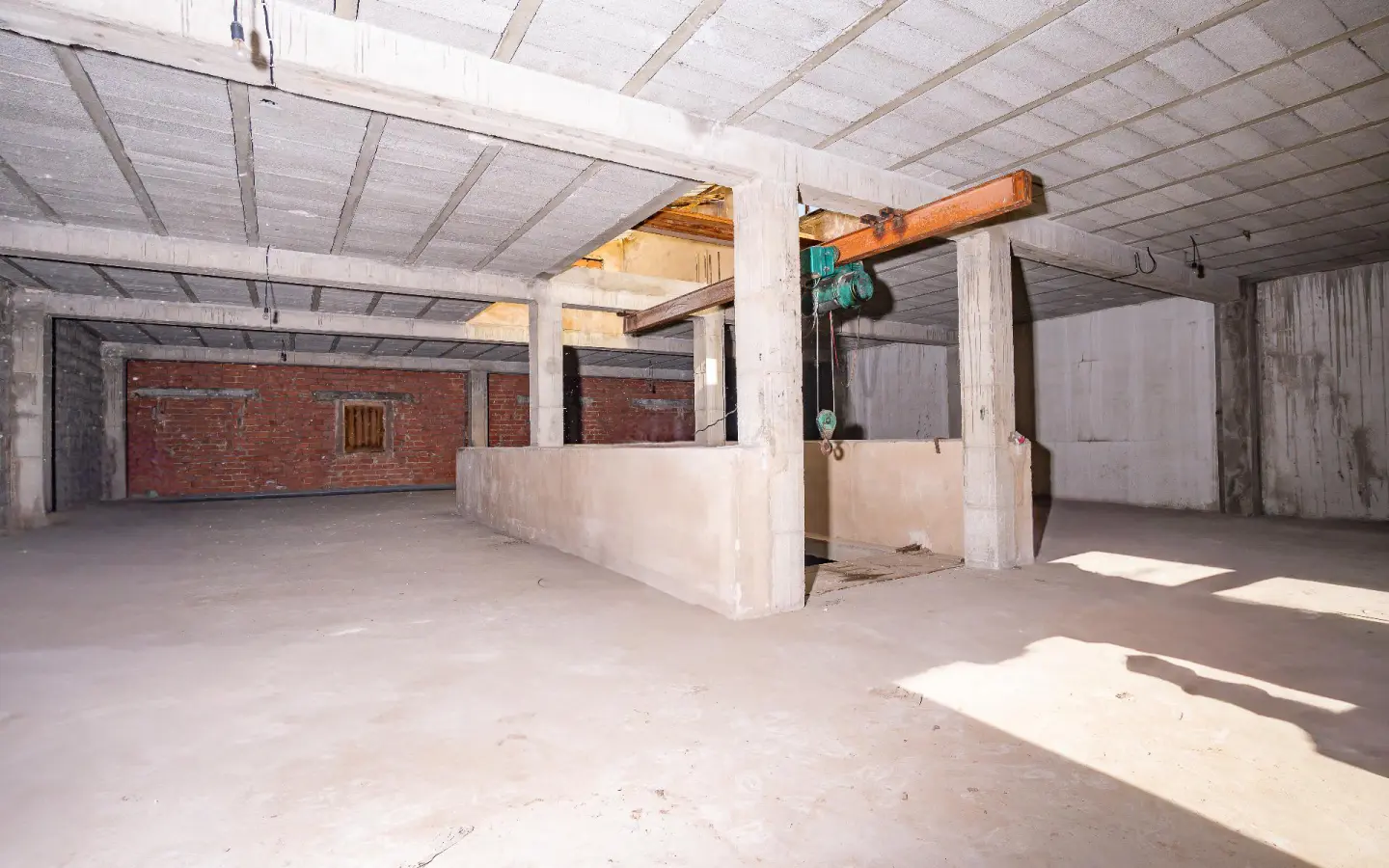Building In Pego, Spain (793 M²)