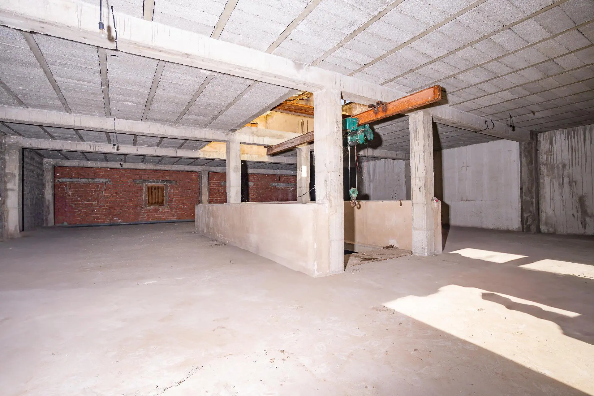 Building 793 M² In Pego, Spain