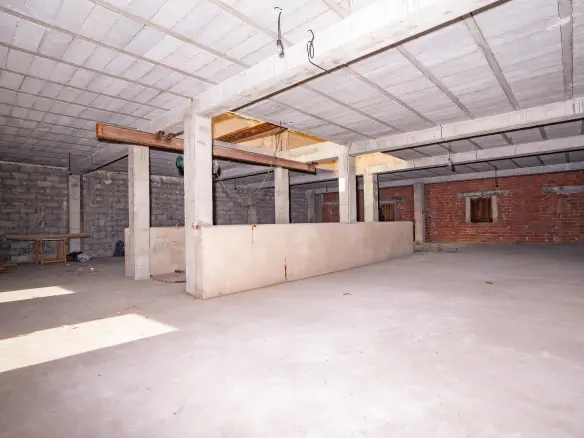Building In Pego, Spain (793 M²)