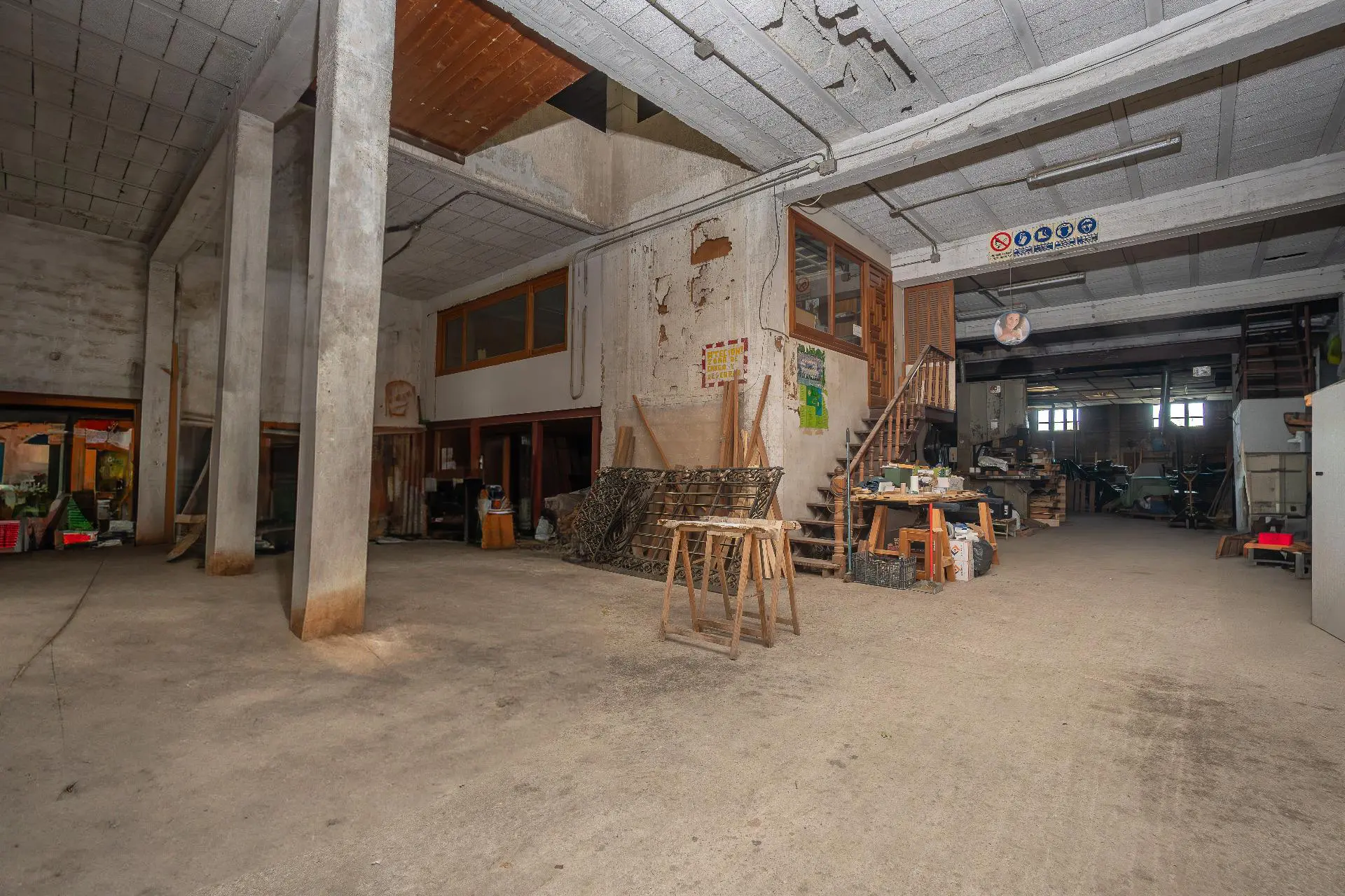 Building 793 M² In Pego, Spain