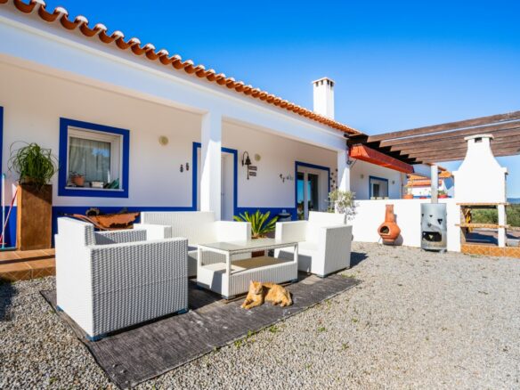 Country House Of 9 Rooms With Guest House, Pool, And Sauna In South Portugal
