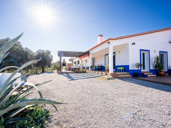 Country House Of 9 Rooms With Guest House, Pool, And Sauna In South Portugal