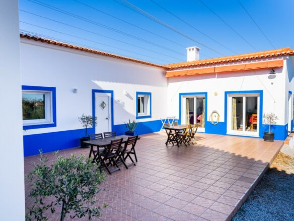 Country House Of 9 Rooms With Guest House, Pool, And Sauna In South Portugal