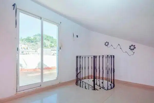 Apartment Of 137 M² In Liria, Spain