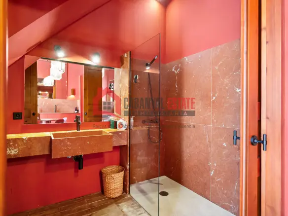 Apartment Of 80 M² In Valencia, Spain