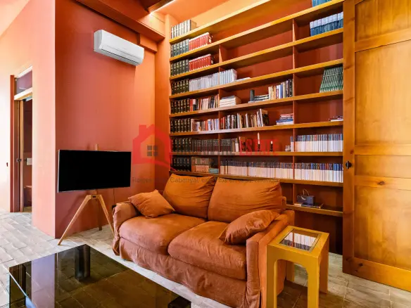 Apartment Of 80 M² In Valencia, Spain