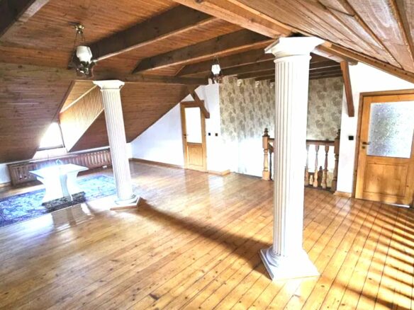 House Of 700 M² With Garden And Privacy In [location]