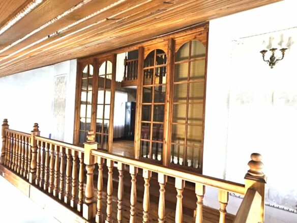 House Of 700 M² With Garden And Privacy In [location]