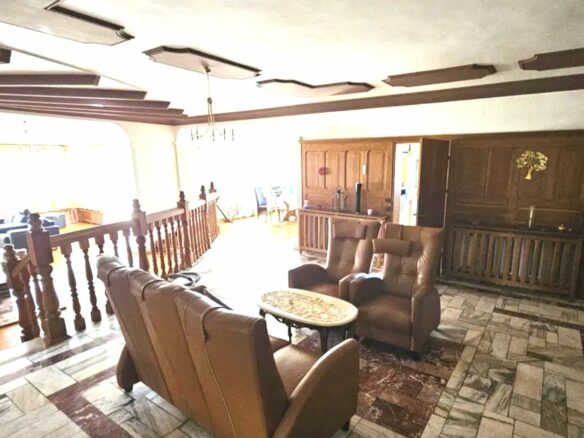 House Of 700 M² With Garden And Privacy In [location]