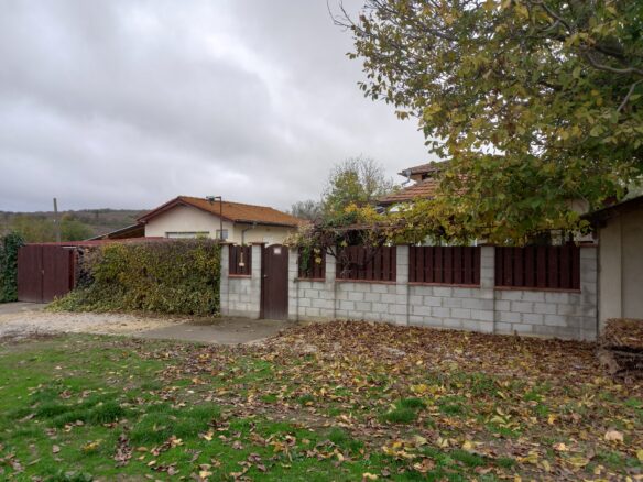 House Of 39 Km² With 3 Bedrooms And Renovation Near Varna