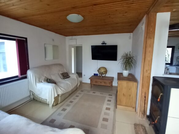 House Of 39 Km² With 3 Bedrooms And Renovation Near Varna