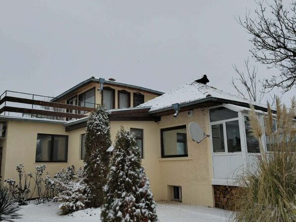 House Of 39 Km² With 3 Bedrooms And Renovation Near Varna