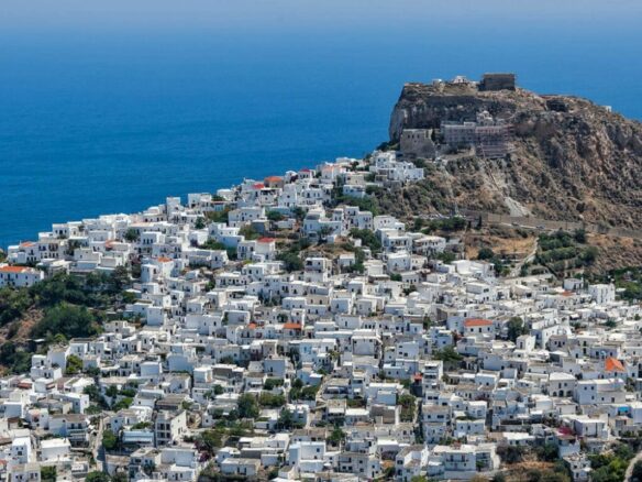 Land Of 1890 M² Acherounes In Skyros
