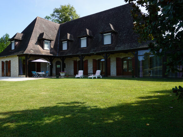Property Of 2 Ponds In Dordogne, France