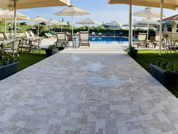 Hotel Of 1000 M² In Peloponnese