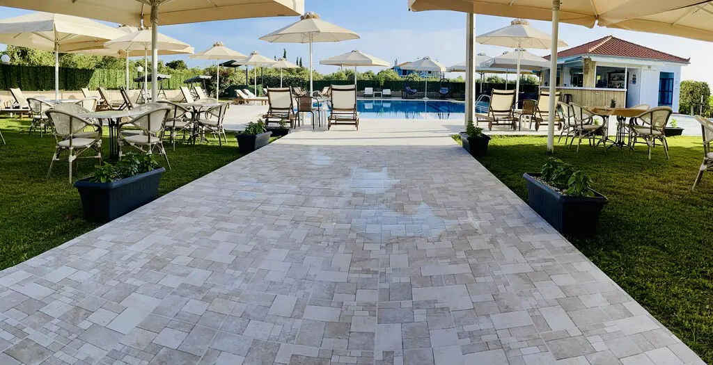 Hotel Of 1000 M² In Peloponnese
