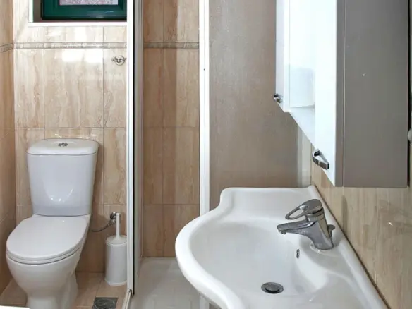 Hotel Of 1000 M² In Peloponnese