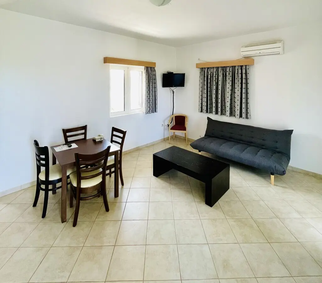 Hotel Of 1000 M² In Peloponnese