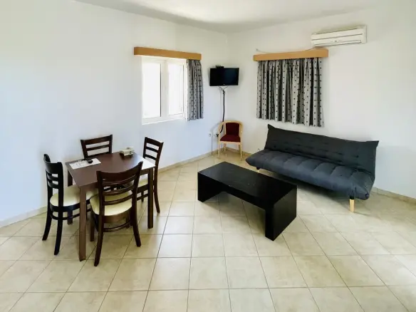 Hotel Of 1000 M² In Peloponnese