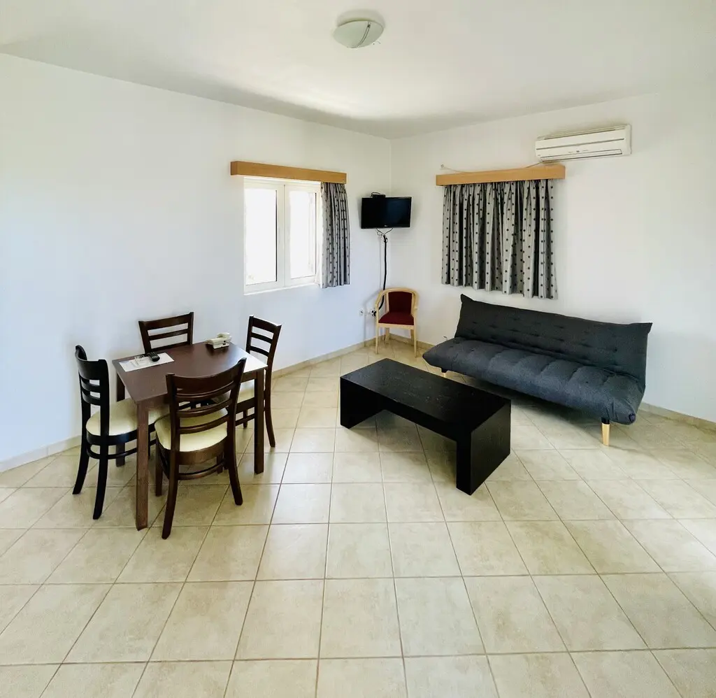 Hotel Of 1000 M² In Peloponnese