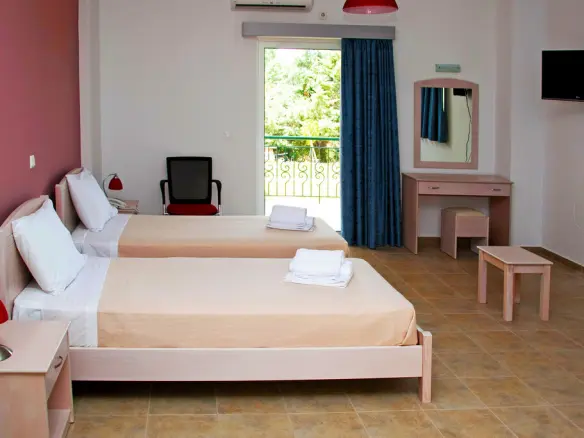 Hotel Of 1000 M² In Peloponnese