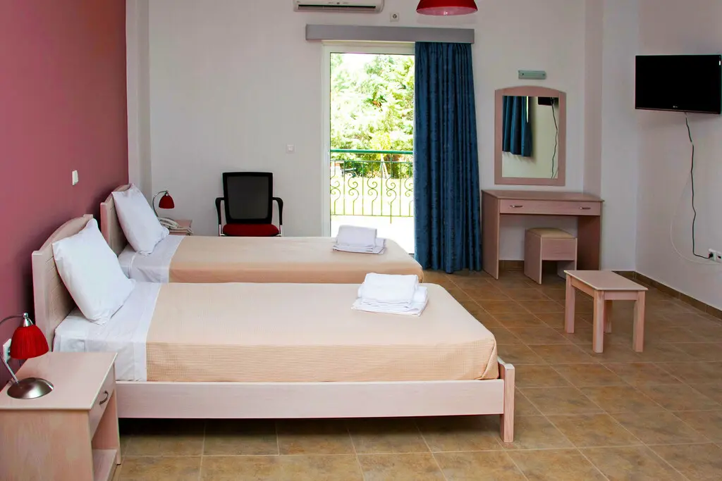 Hotel Of 1000 M² In Peloponnese