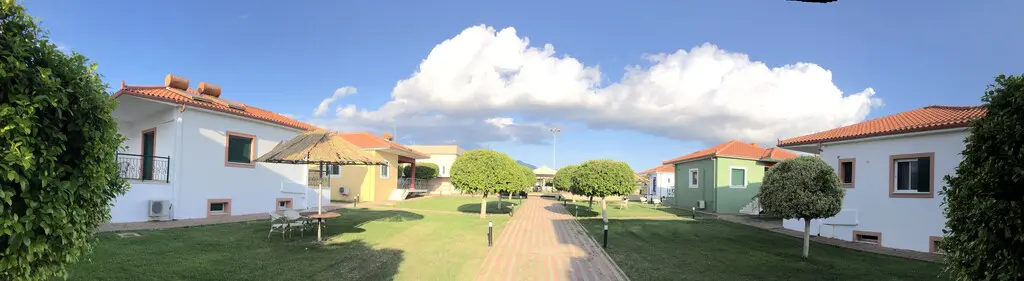 Hotel Of 1000 M² In Peloponnese