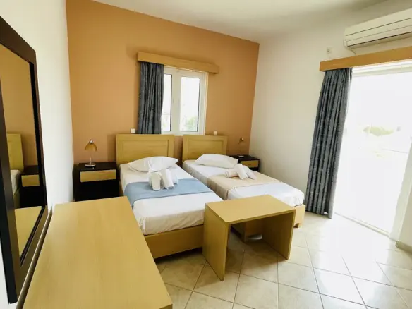 Hotel Of 1000 M² In Peloponnese