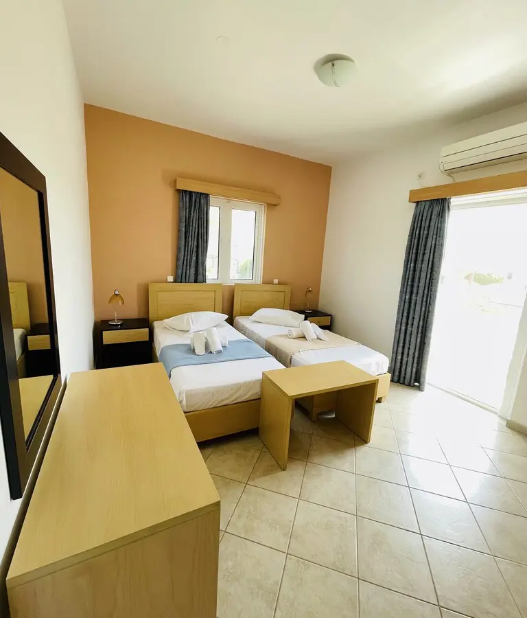 Hotel Of 1000 M² In Peloponnese