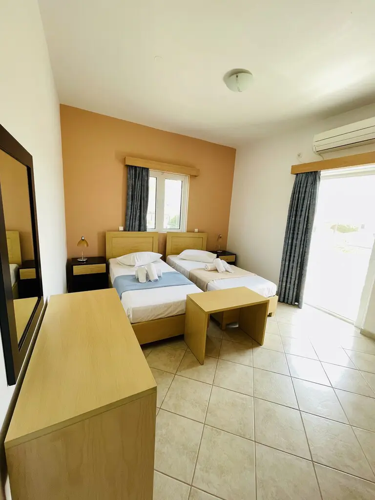 Hotel Of 1000 M² In Peloponnese