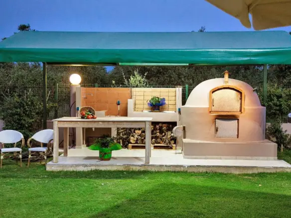 Hotel Of 1000 M² In Peloponnese