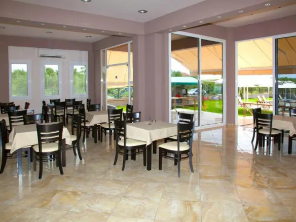 Hotel Of 1000 M² In Peloponnese