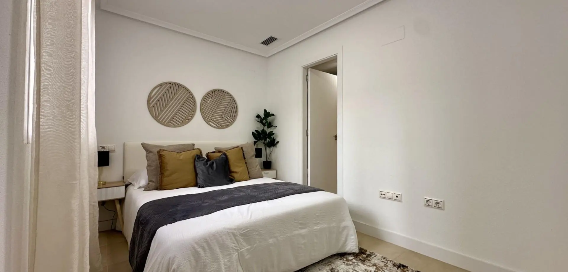 Apartment Of 90 M² In Torrevieja, Spain