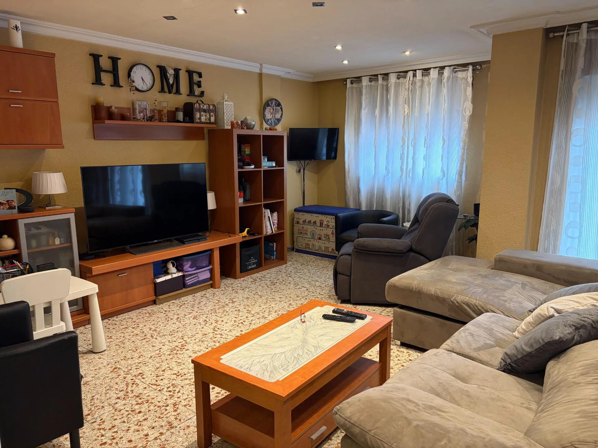 Flat Of 108 M² With Balcony In Elche