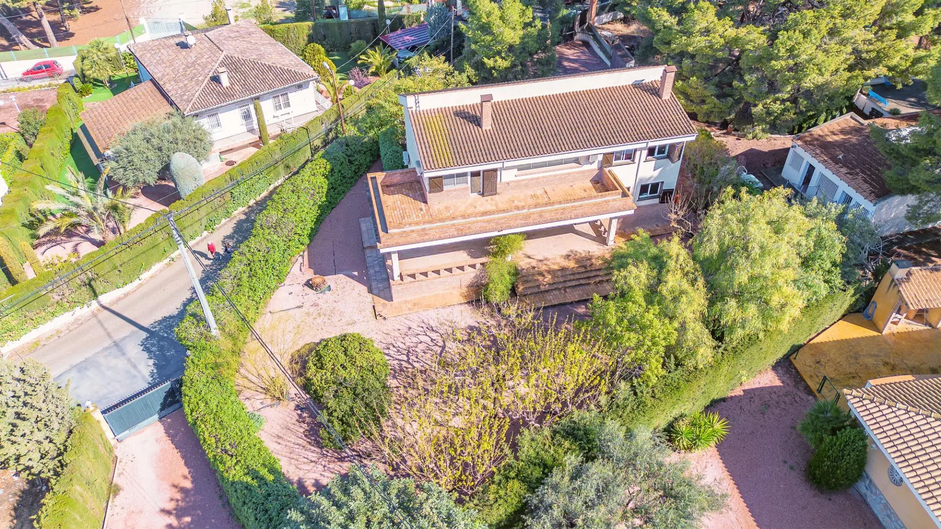 Villa 342 M² In Elda, SpainTitle: 4-bed Villa In Elda, Spain With Spacious Design