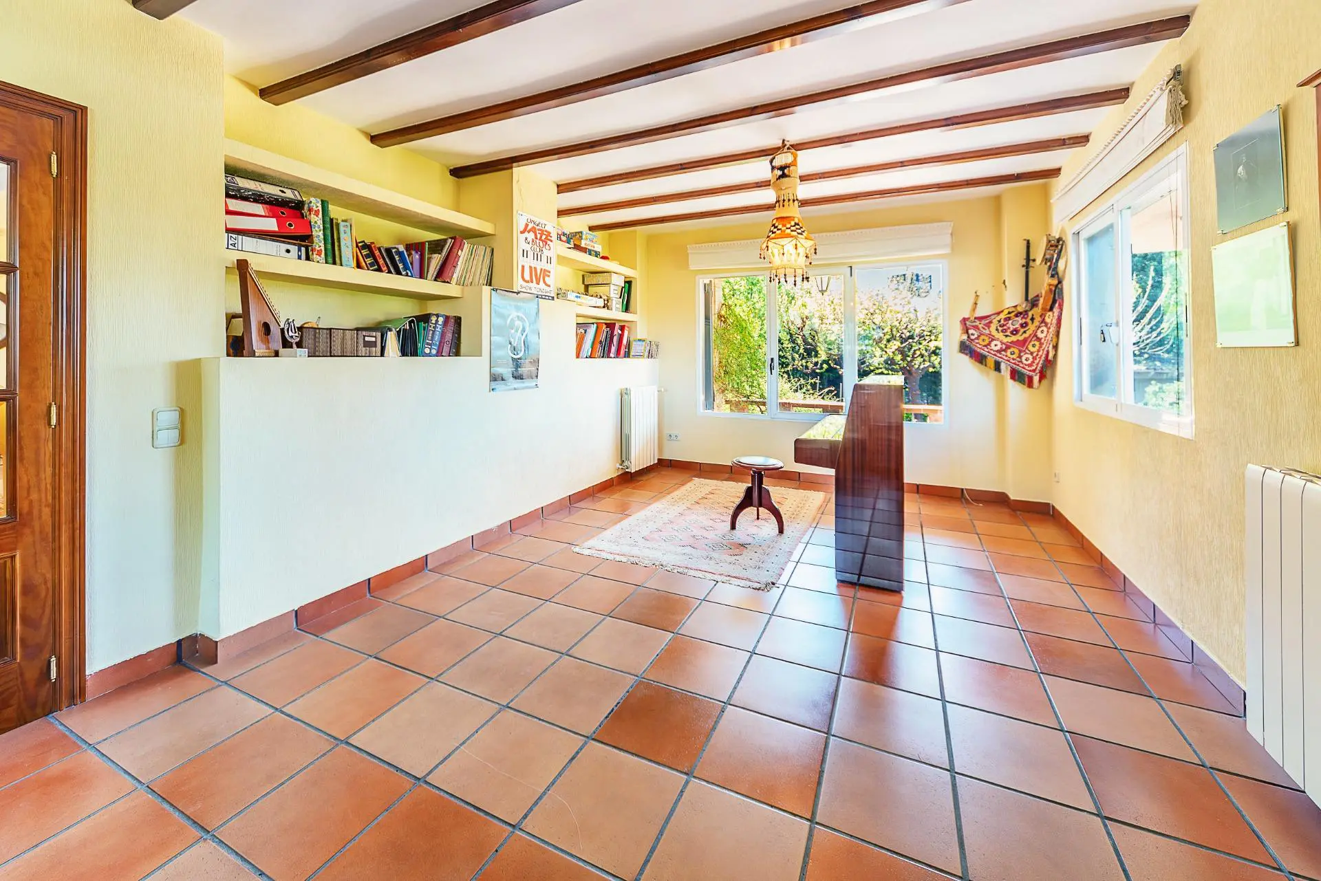 Villa 342 M² In Elda, SpainTitle: 4-bed Villa In Elda, Spain With Spacious Design