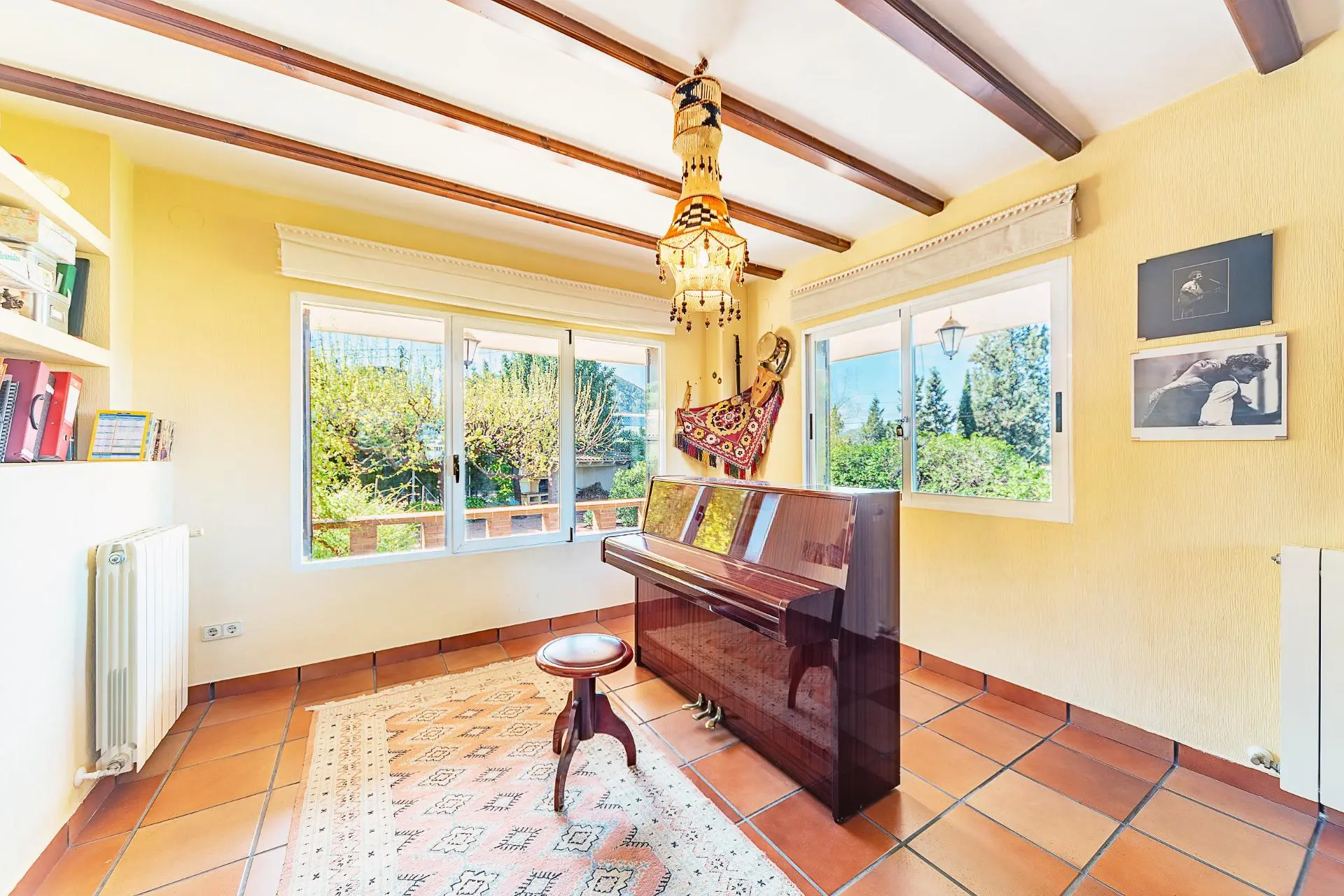 Villa 342 M² In Elda, SpainTitle: 4-bed Villa In Elda, Spain With Spacious Design